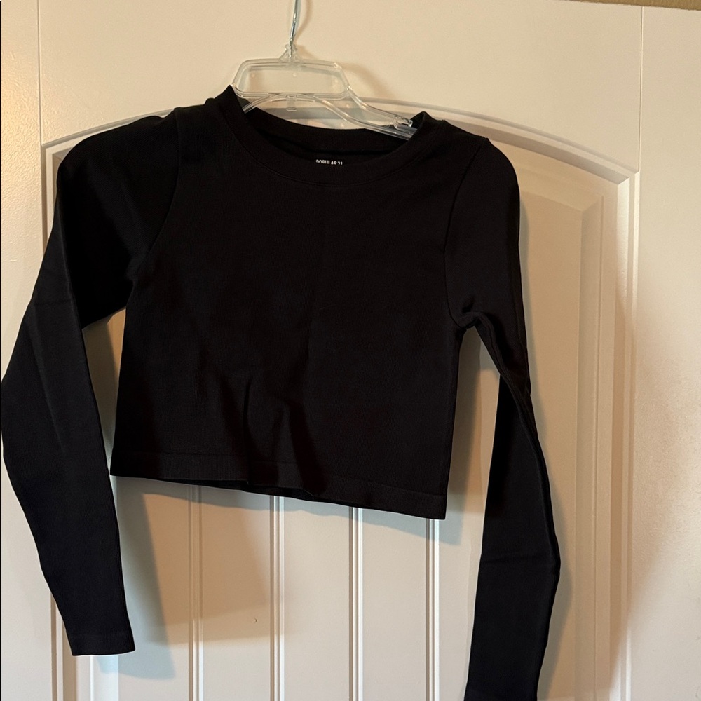 Black Long Sleeve Crop Top